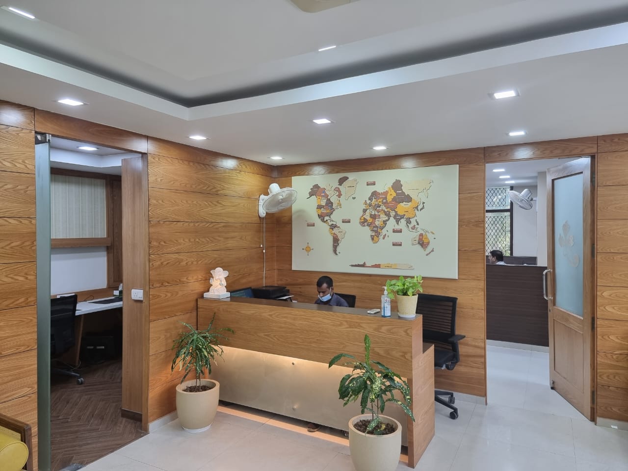 3D Wooden World Maps: A Practical and Inspiring Addition to Your Office Decor